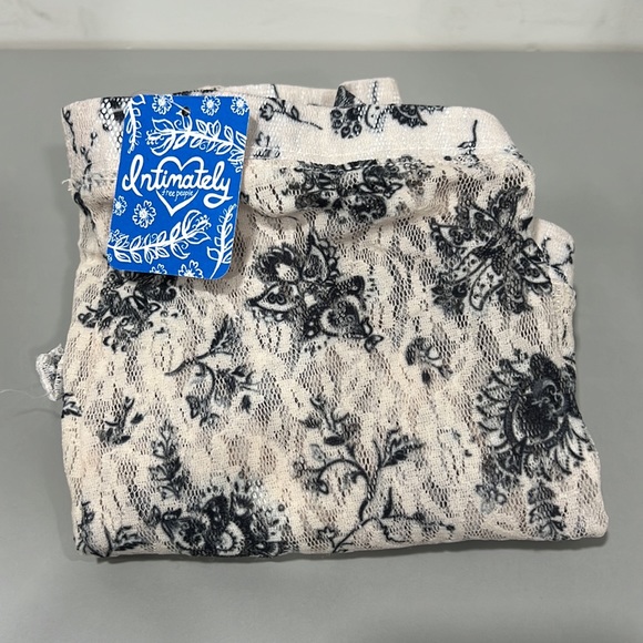 NWT{Free People}Sz XS Ivory/Blk Pattern Layered in Lace Leggings-Color-Chamoix - Picture 7 of 9